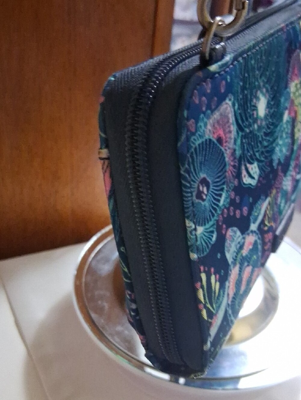 Sakroots Blue Floral Crossbody Wallet NWT - Picture 4 of 6